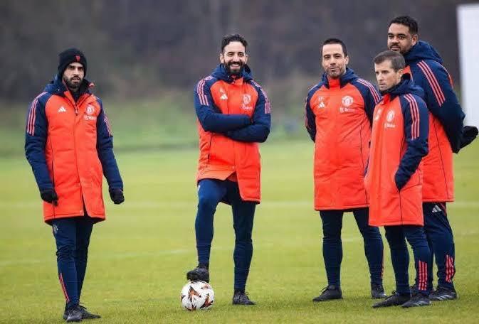 最近有些博主把阿莫林骂成骗子，说他就是葡超刷数据出来的伪教练。你可以尽情地骂他