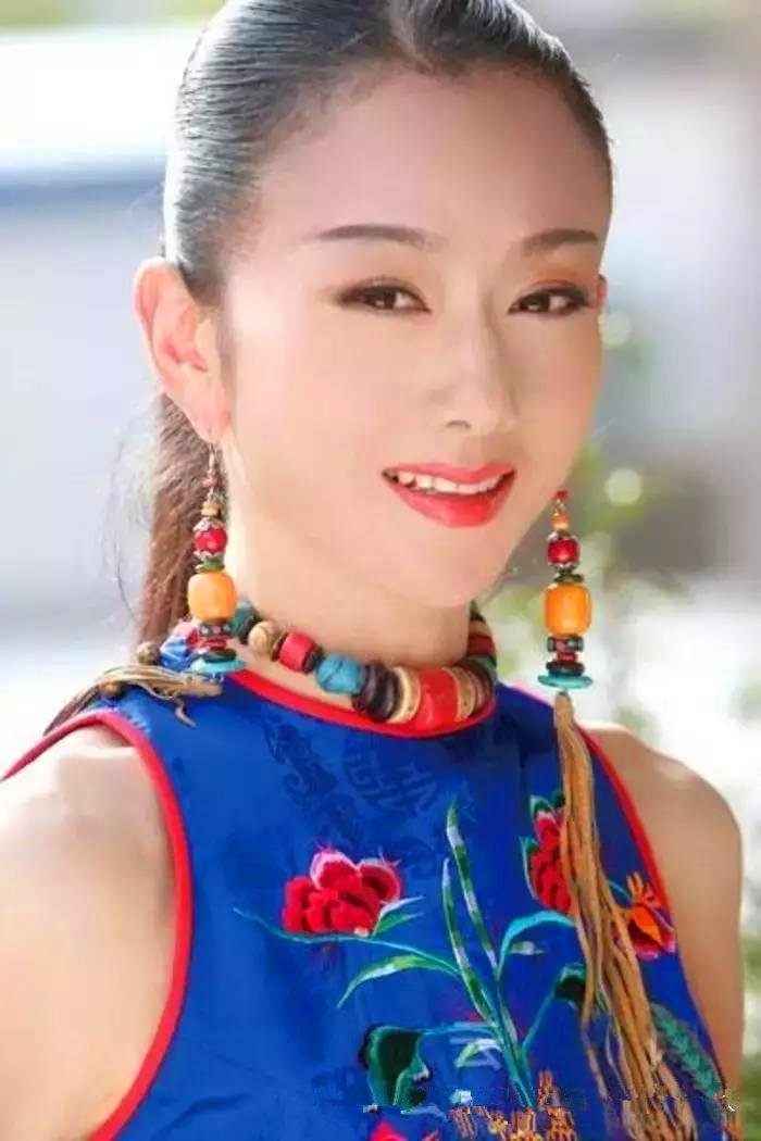 杨丽萍和百亿富豪刘淳晴结婚。7年后，刘淳晴突然对杨丽萍说：“老婆，我想要个孩子吧