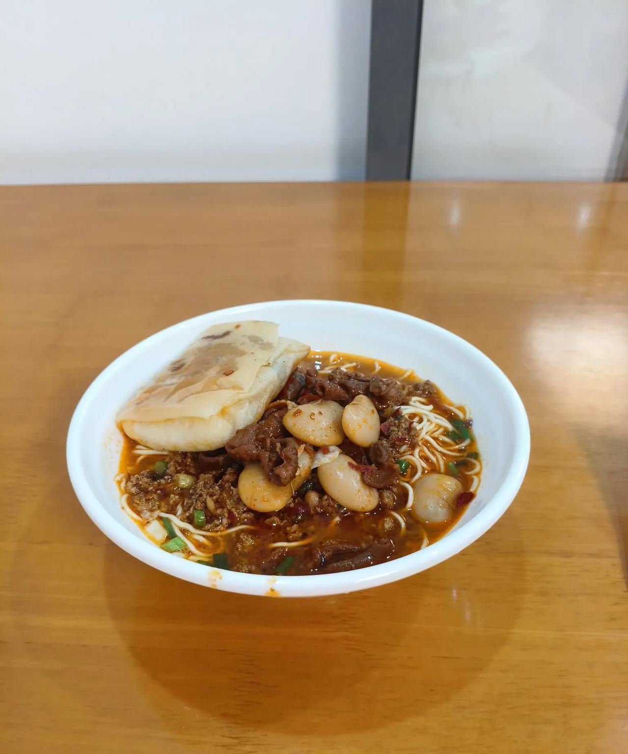 和一个体制内的朋友聊天，说到哪些人适合当领导，他给我讲了自己的感悟和经历。朋友