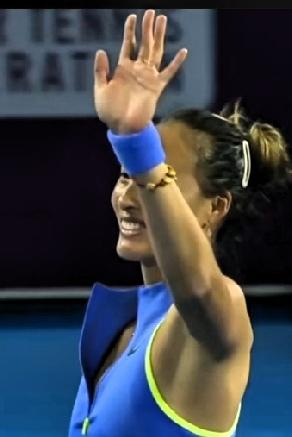 首战告捷！郑钦文取得去年美网以来，伤愈复出首场胜利！晋级WAT1000多哈站