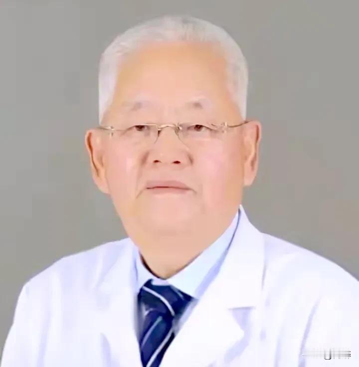 鹤发童颜邱院士，一招不慎丢面子。为了一个水博士，搭上名誉和里子。邱贵兴，男