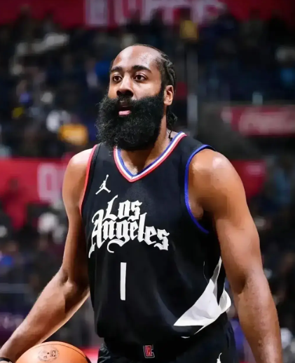 其实打猛龙这场比赛说明了哈登应该交出球权了，简单说就是给哈登减负，让年轻人成长。