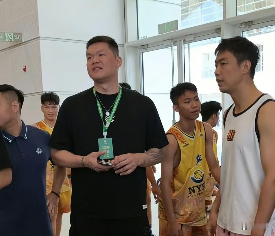 朱总也卸任了！在杜锋卸任广东队主教练后，现在朱芳雨也卸任了球队总经理一职，广东队