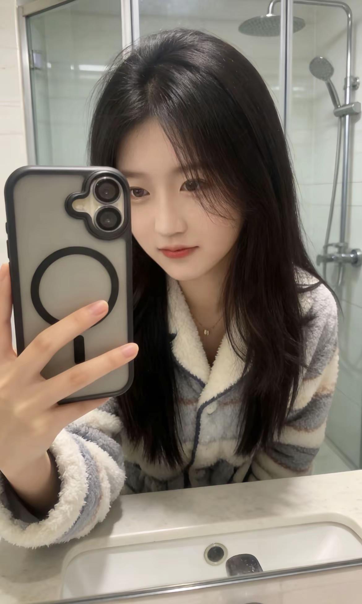 天呐，我现在才发现自己是斗鸡眼👀。对镜子拍分享每日分享镜子拍照