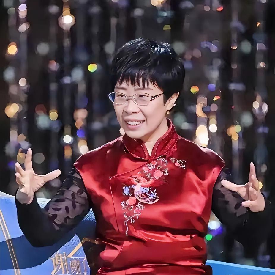 北大才女蒙曼50岁至今未婚，朱迅问她："你最想嫁给谁？"谁承想，她脱口而出说的一
