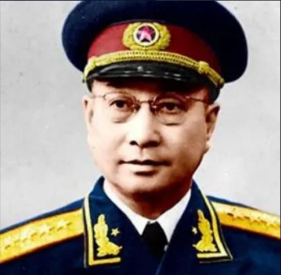 1927年陈赓和卢冬生逃到香港的轮船上，准备去上海寻找党组织，没想到中途又跑上来