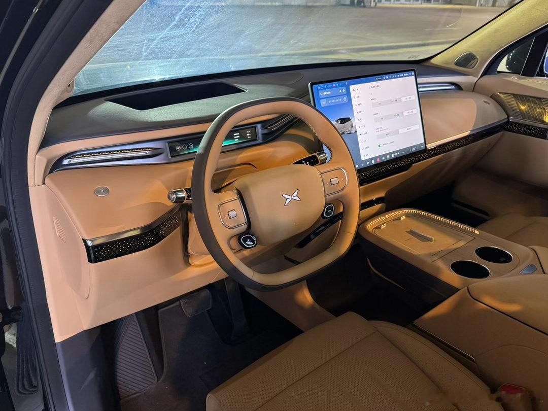 大家都说小鹏最新旗舰GX是大湾区揽胜，看了实车后感觉这个称呼甚至可能有些低调了…