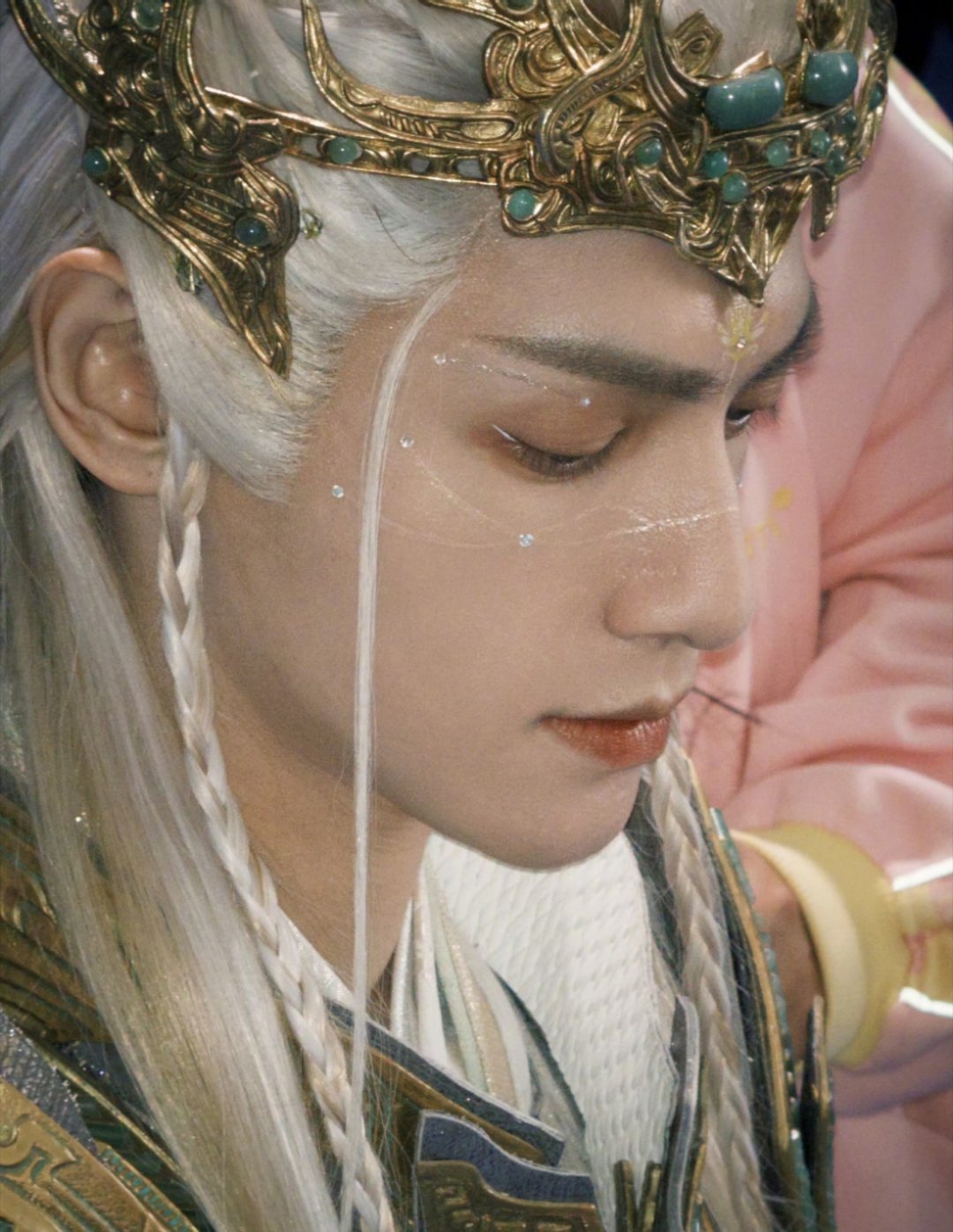 今天白毛唐俪辞上线了，晚上继续看水龙吟！！​​​