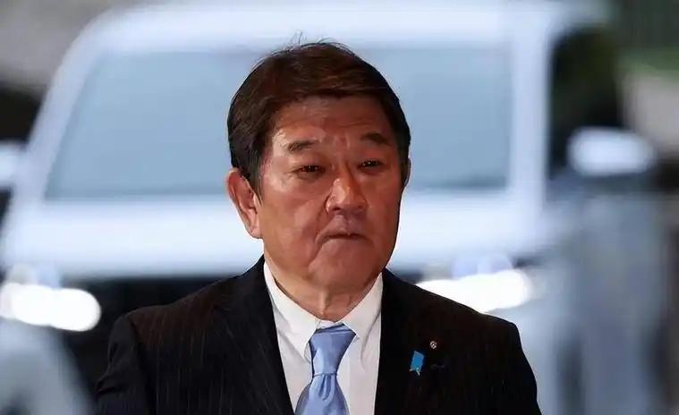 日本外相的碰瓷式外交让当代中国网民见识了新的外交手段。在菲律宾东盟外长会议期间，