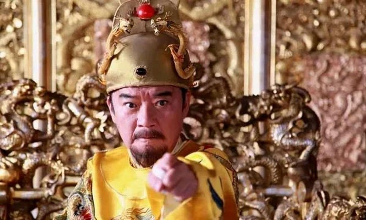 1390年，朱元璋下令抄了陈家，8岁的陈子善站出来，怒吼道：“我祖父陈德为你挡了