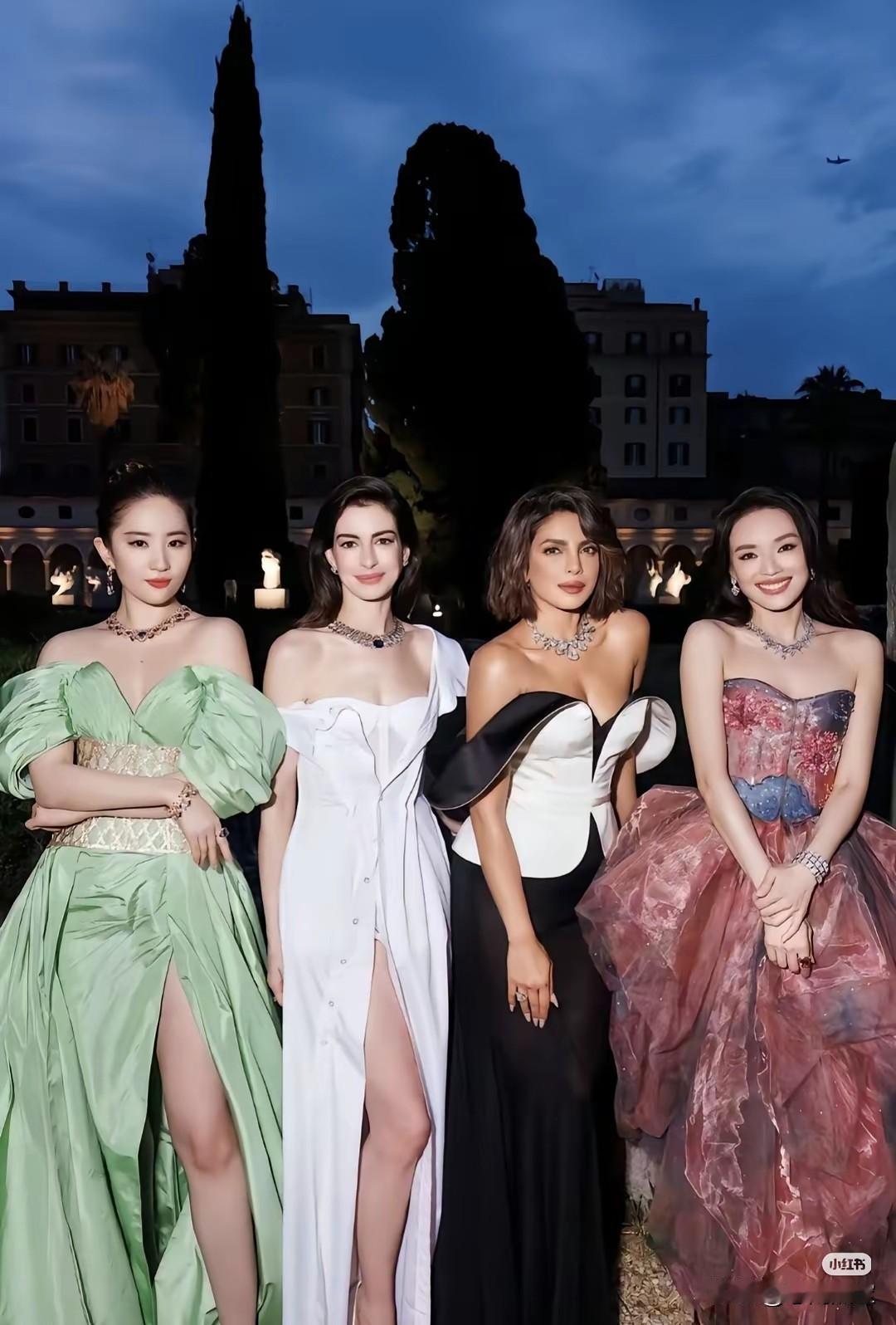 一直不觉得舒淇好看，不理解男的为啥都喜欢舒淇，看了这张合照，才知道舒淇原来