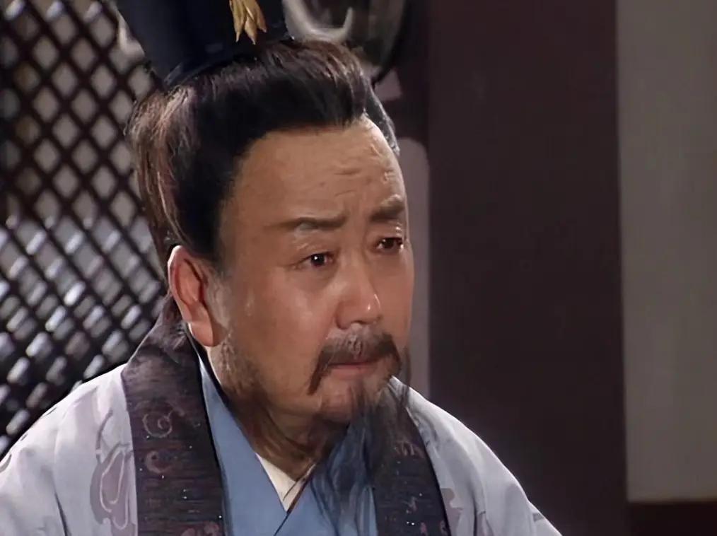 贾诩活了77岁，比他聪明的都死了。三国谋士年龄表拉出来看一眼。郭嘉38岁，周
