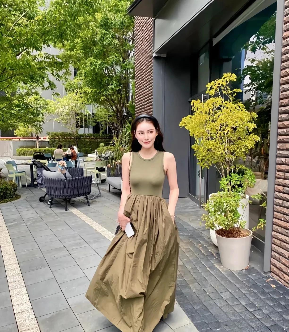 马筱梅好清纯好漂亮呀！麻六记酸辣粉发霉事件对她没有任何影响，她依然惬意的旅游，度