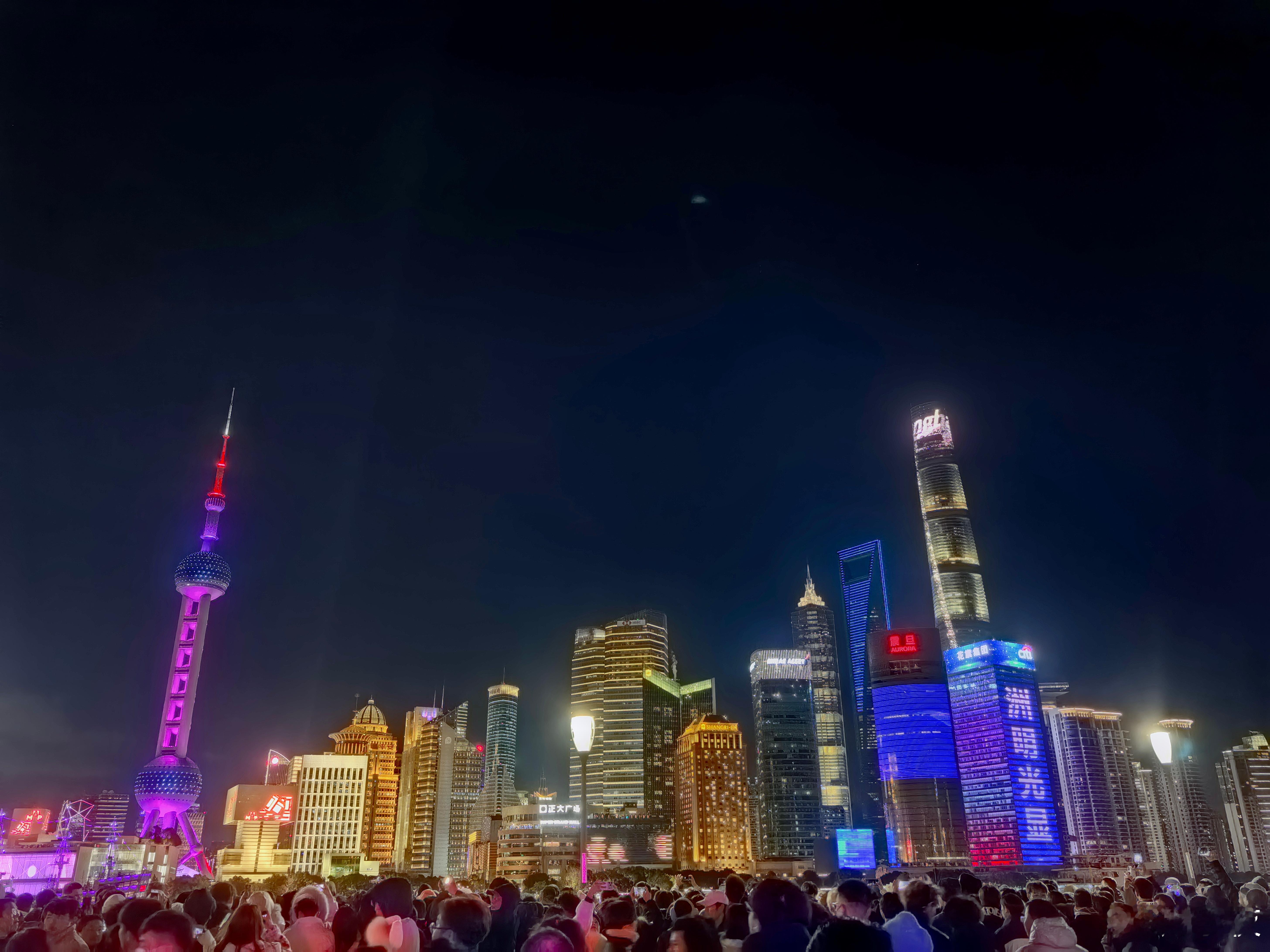 游客照。人山人海上海