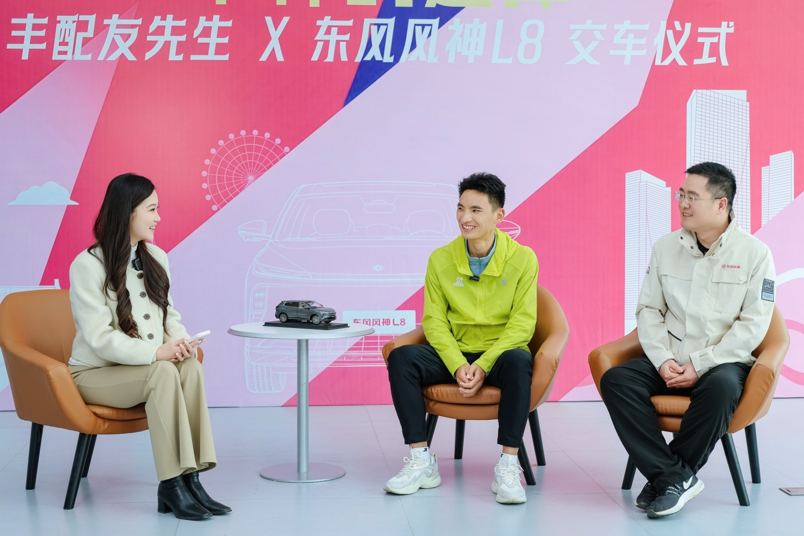 一步一坚持，一程一担当。丰配友用奔跑传递热爱，用格局赢得敬意。丰配友是谁？中国马