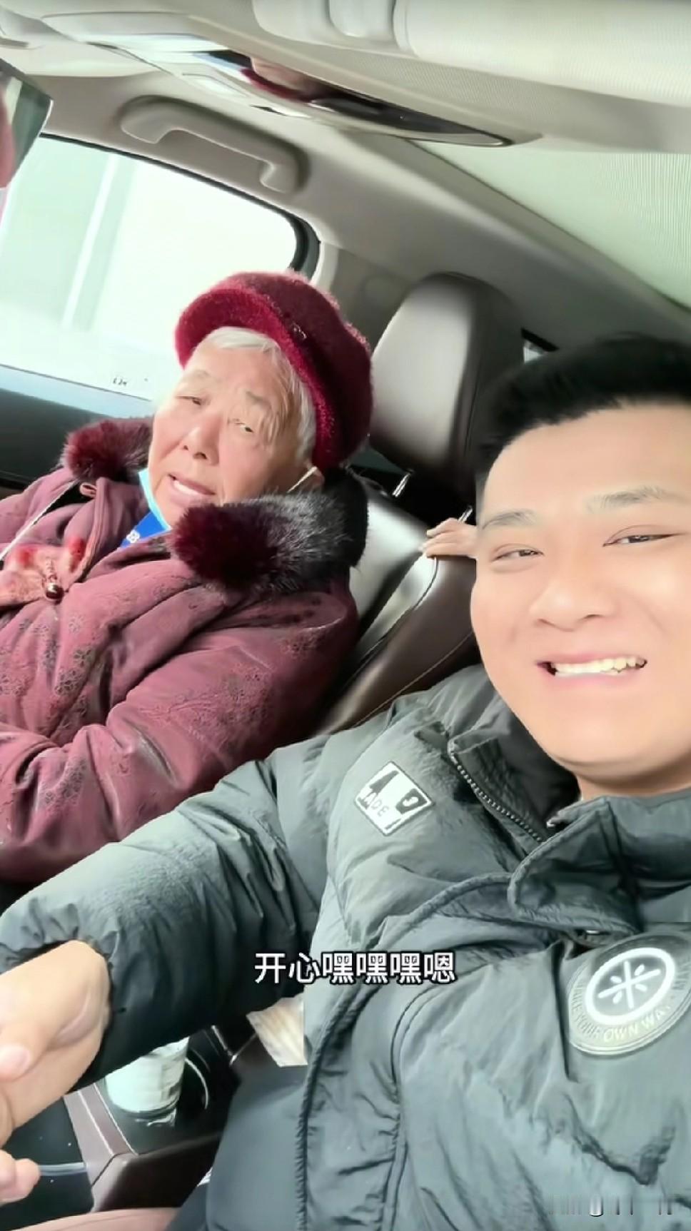 南京认亲的双胞胎哥哥朱进又准备直播了，这次是应品牌方邀请去内蒙古带货，可谓千里奔