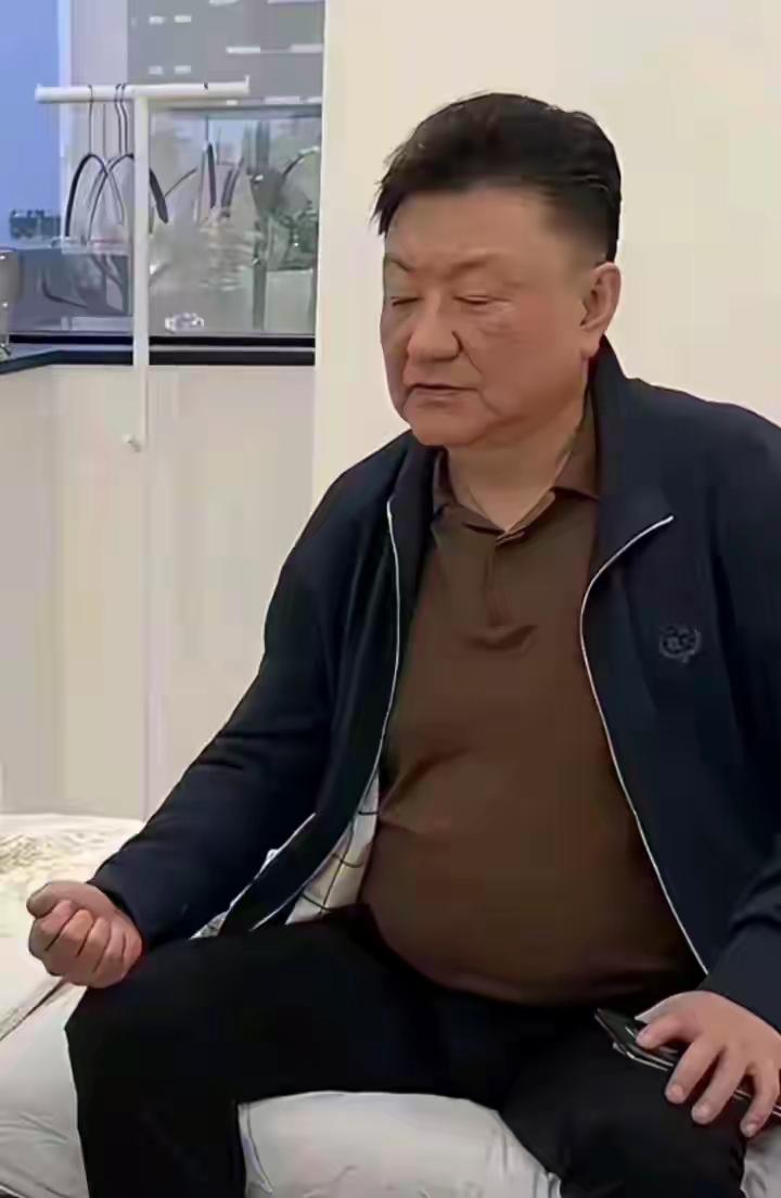 天呐，怎么老了面相还不好认了呢，差点就没认出来，如果不提示，你能认出是谁吗？