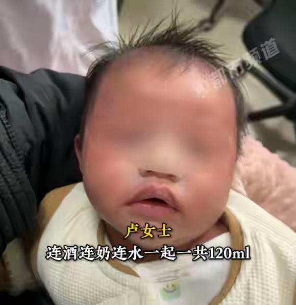 这个事大家应该都看了吧！贵州一宝妈称，孩子刚满月的时候，奶奶误将桶装白酒当成