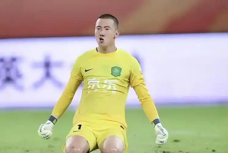 韩佳琪这1号球衣让出来，心里头肯定不是滋味吧。总结一下这事儿：就是韩佳琪因为上