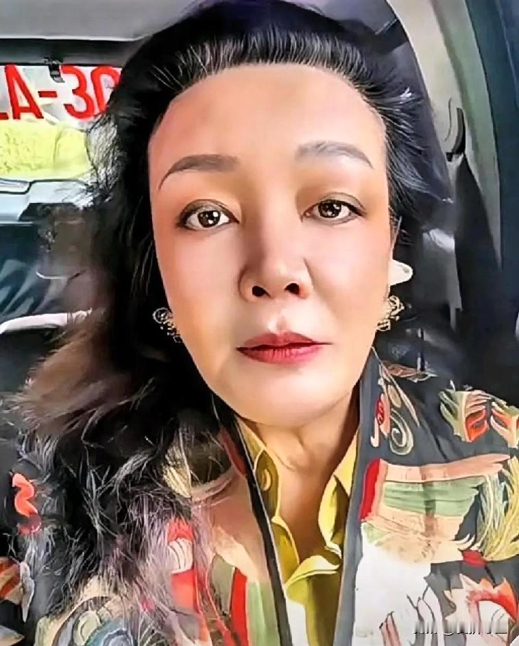 别信那些什么“天赐灵童”的喜气，听听就得了。张兰这次去台北看孙子，光是结清月子