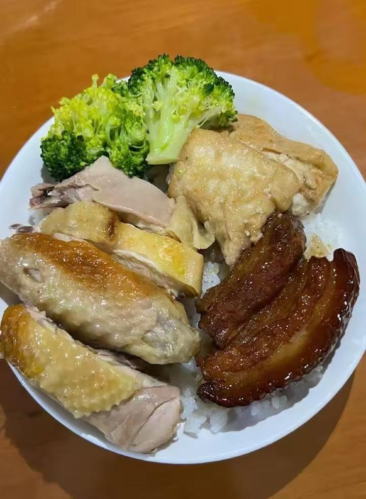 这就是留饭和剩饭的区别，我们家留饭是吃饭前单独盛出来的，哪怕我们小时候砍柴回家晚