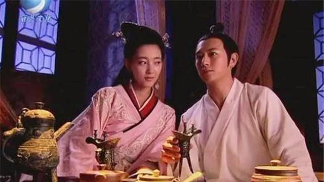 古代哪些生活习惯与现代迥异：第一个，长期不洗澡；第二，米面细粮难得；第三，难以出
