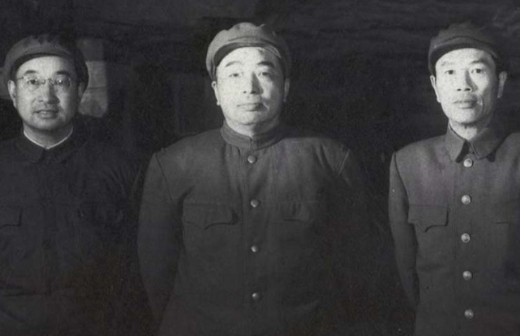 1965年彭德怀赴成都探望邓华，景希珍提醒彭总：彭总您要先换上便装，不要穿军装去