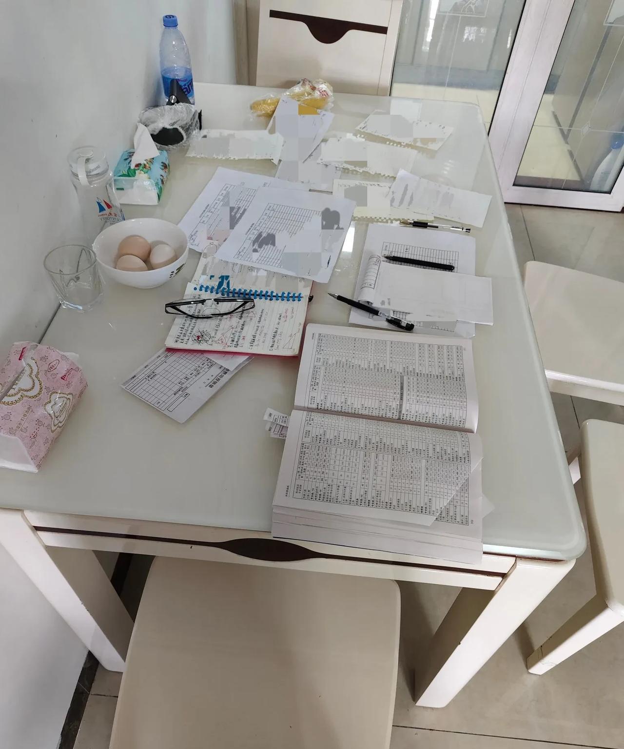 快愁死我了！今天下午三点，就开始填报高考志愿了。到现在，我连专业院校都还没给儿子
