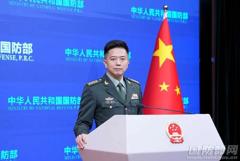 10月10日下午，国防部新闻发言人陈曦大校就近期涉军问题发布消息。陈曦：10月中
