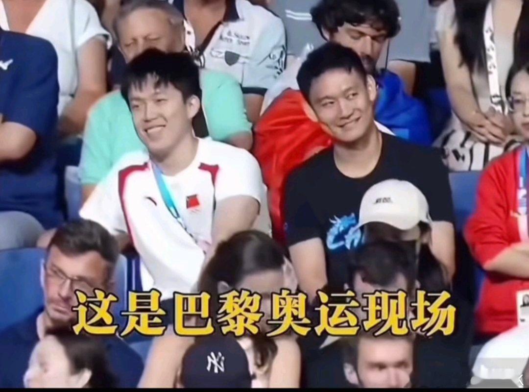 邓亚萍说刘丁硕是谁这不就是在巴黎奥运会东哥打比赛落后时，在看台上偷着笑的那小子吗