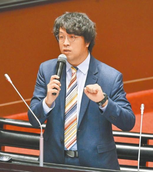 沈伯洋的嚣张气焰终于在新加坡碰壁，这是“台独”分裂行径遭国际社会抵制的必然结果，