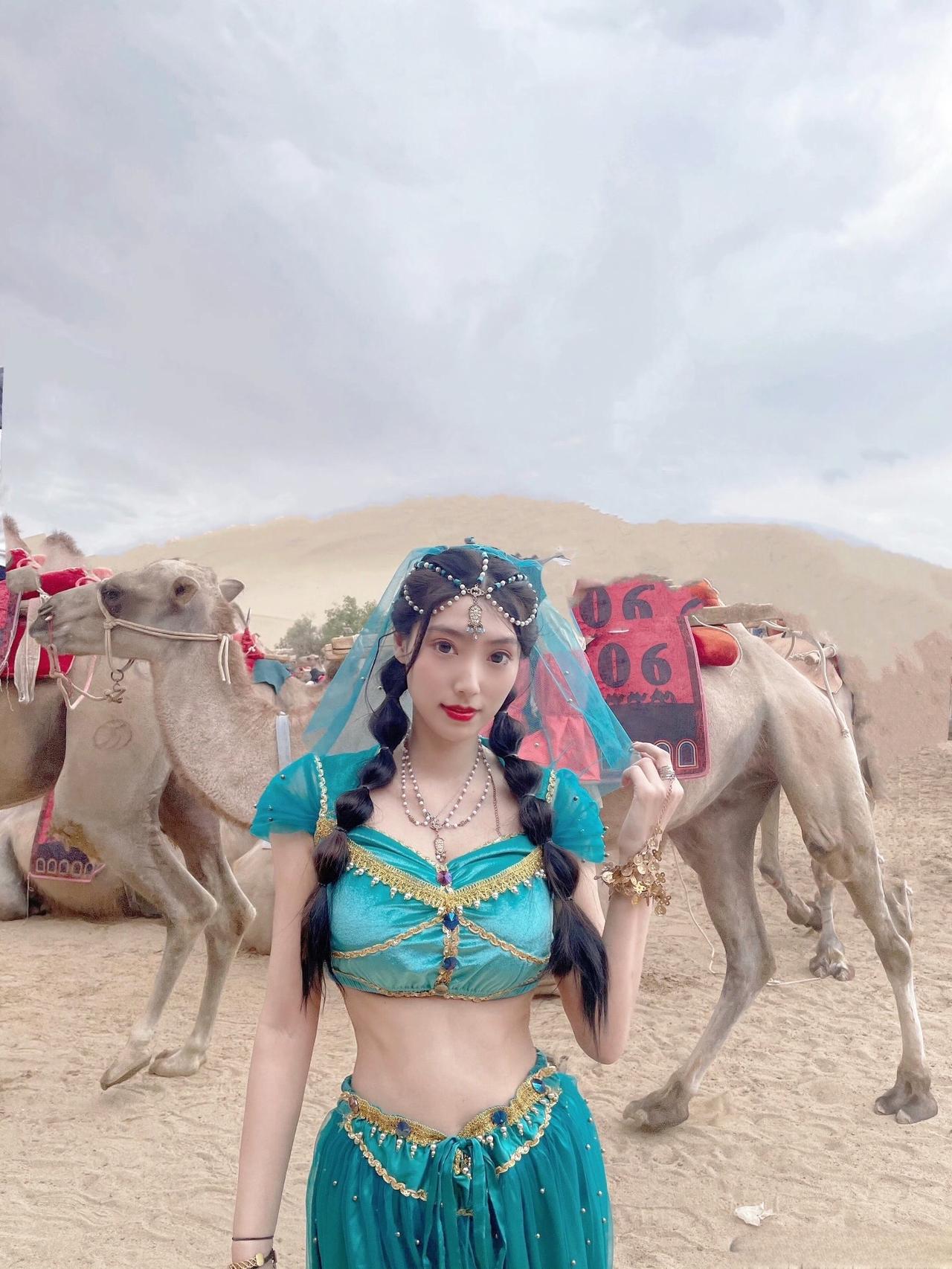 在无垠的沙漠中，每一步都踏出了自由的印记，这是属于你的独特旅行篇章。上热门我