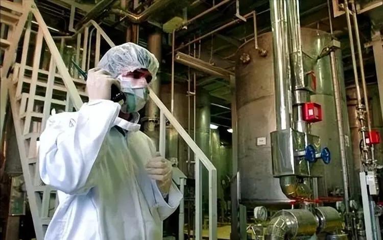 都是赌上国运搞核武，为何经济困顿的朝鲜，能攥着核按钮与美国对等谈判。而坐拥石油金