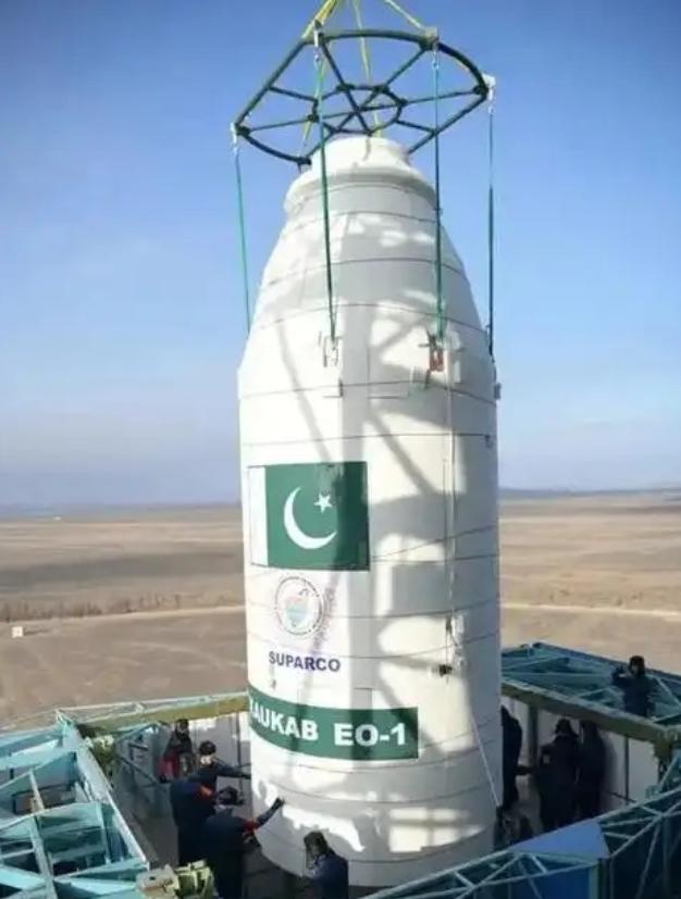 巴基斯坦这个国家，治国治得稀烂，反恐反得稀碎，干啥都不行，甚至生娃这事儿还输了印