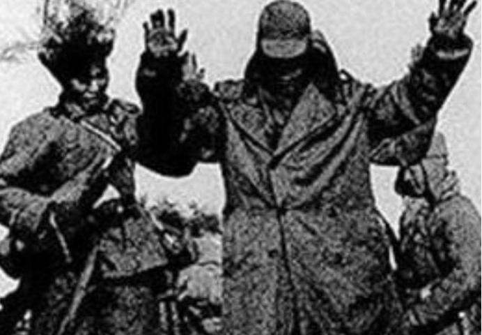 1951年，志愿军侦察班的参谋曹殿珍汇报说，战士们抓到一个南朝鲜营长，政委张振铭