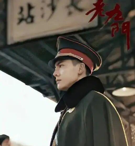 秦海璐那句“40岁会很可怕”，现在看像在夸他。陈伟霆40岁，票房17.8亿，西