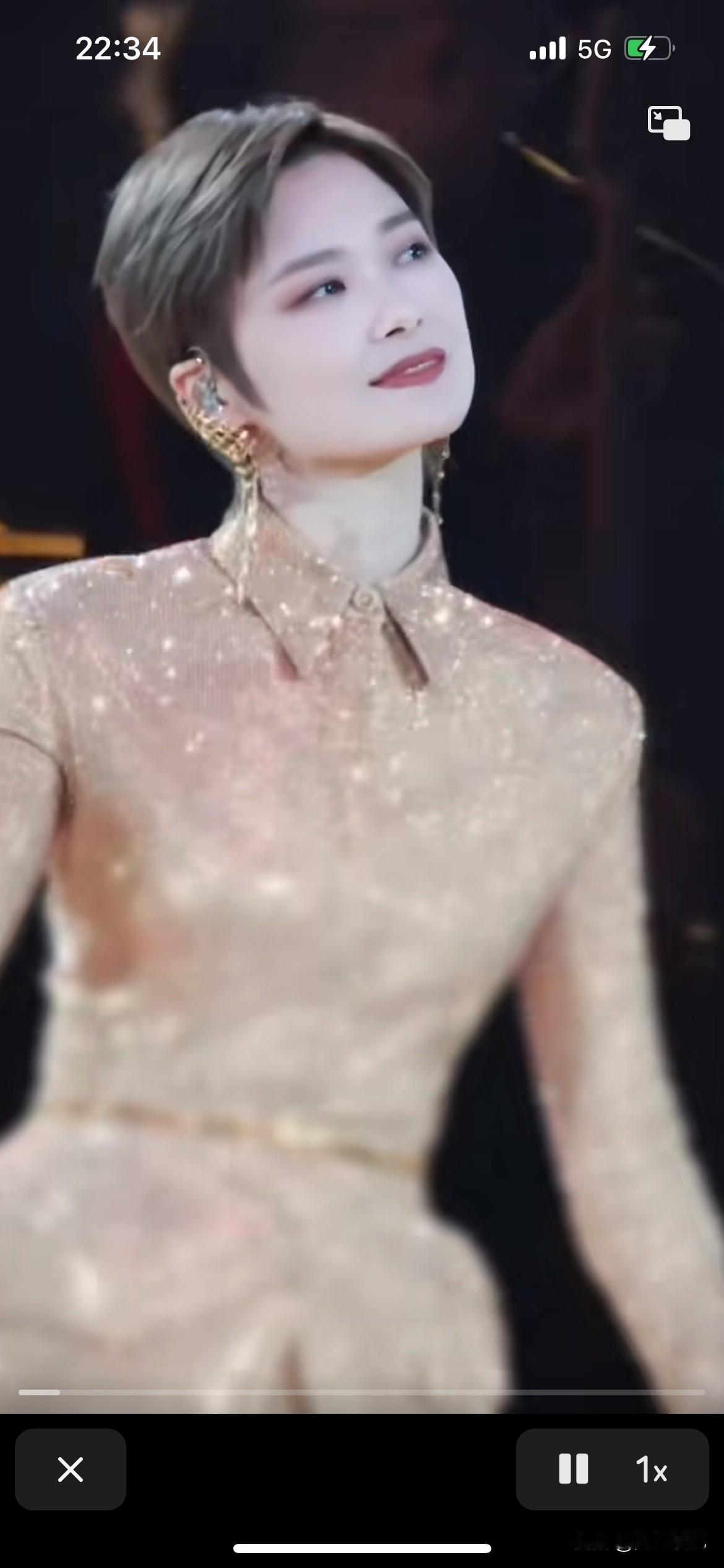 李宇春老师为什么那么多粉丝，就是帅气，有的人说她这样怎么都压轴，其实还是有原因的