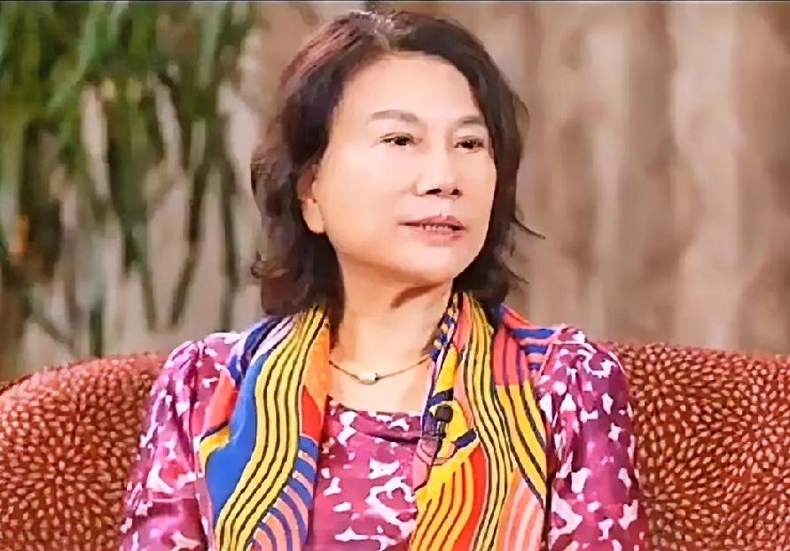 曹德旺说了句实话：培养一个董明珠这样的人，砸一两亿都没用，你换个人去当格力董事长