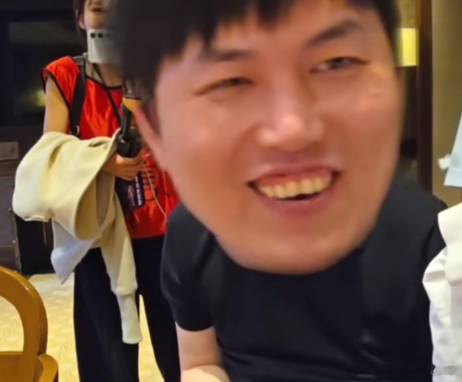 枫哥：熊掌年会我想想办法好吧，年会起码要个几十万的，因为要送礼物啊还有其他乱七八