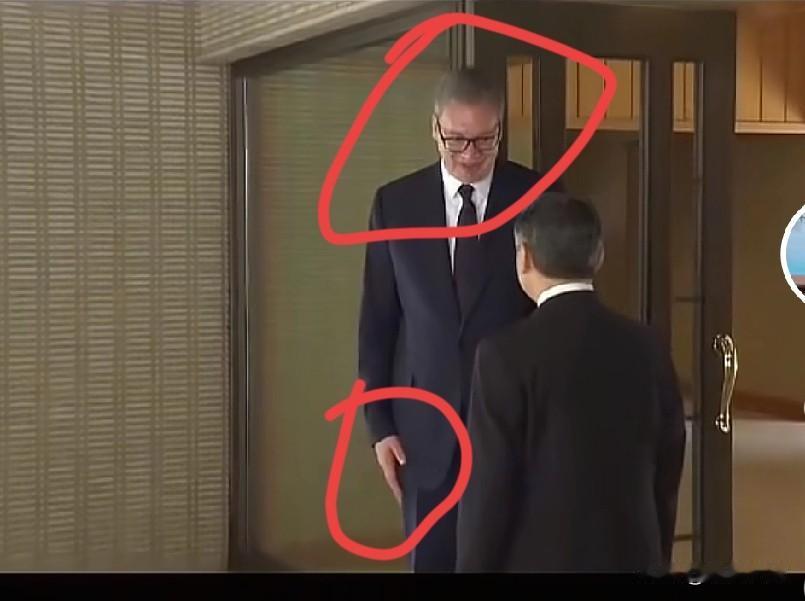 终于弄明白，为什么武契奇访问日的时候畏畏缩缩了不是因为畏惧日本人的原因，而是