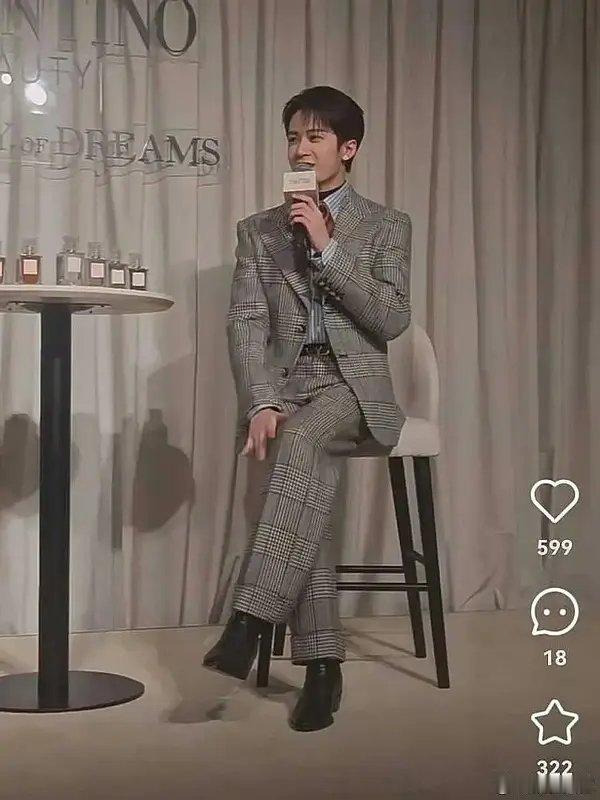 檀健次还穿过女士高跟鞋吗？