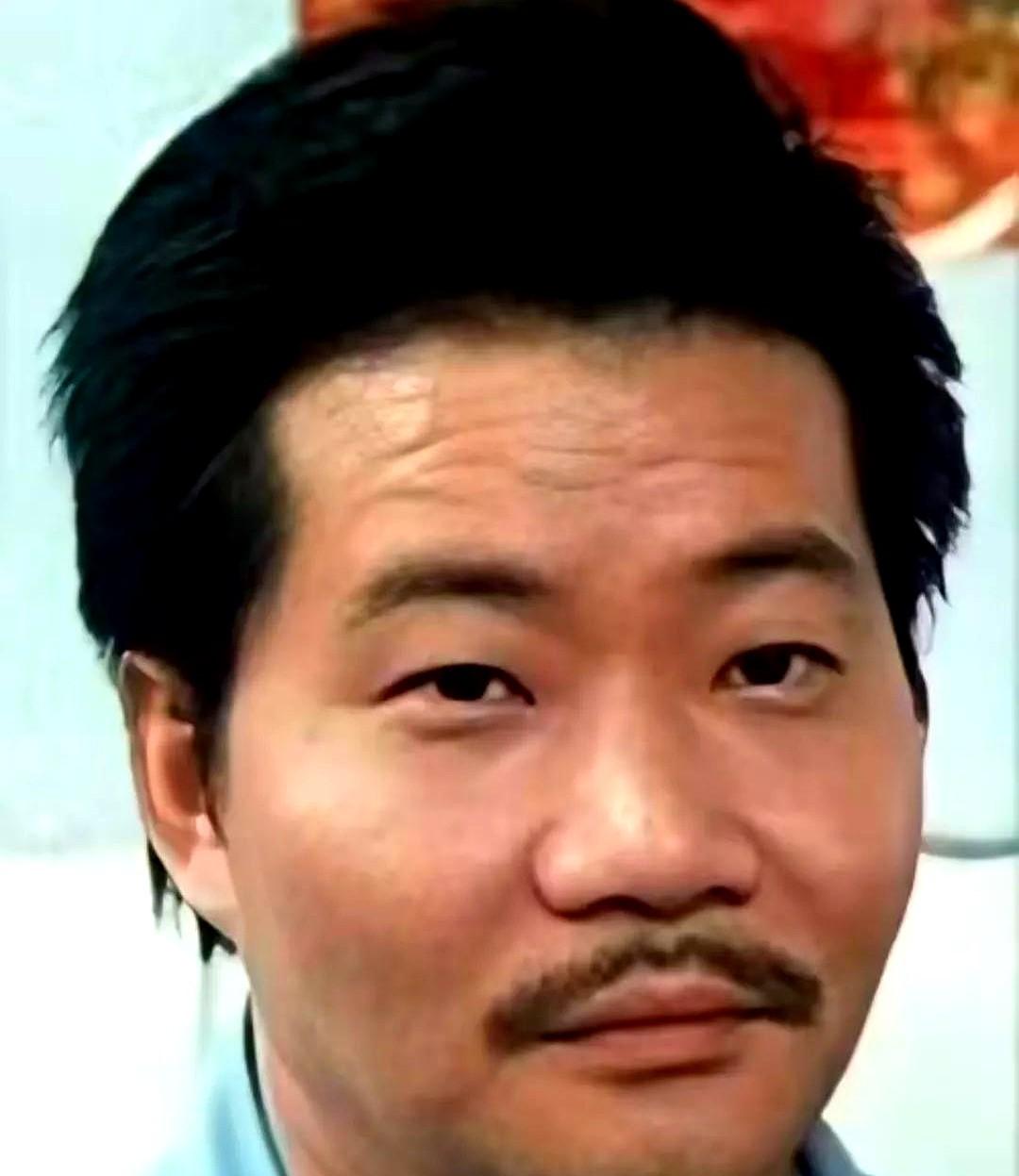 他不是吴孟达，却骗了我们整个童年。讲真，这位TVB老戏骨承恩，长了一张“达叔