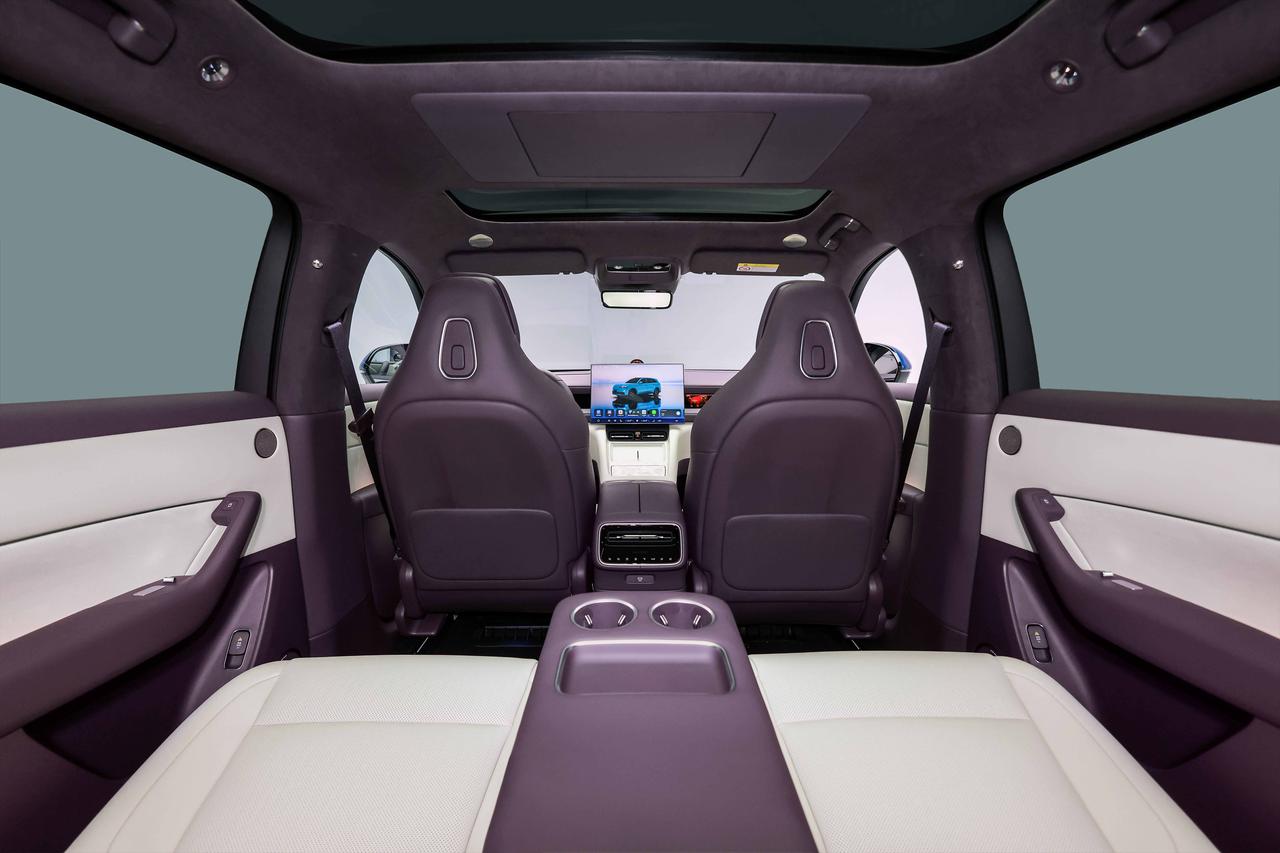 在近期多家媒体发布的问界M6外观内饰内容中，一个高频词是“悦己”。这款瞄准年轻用