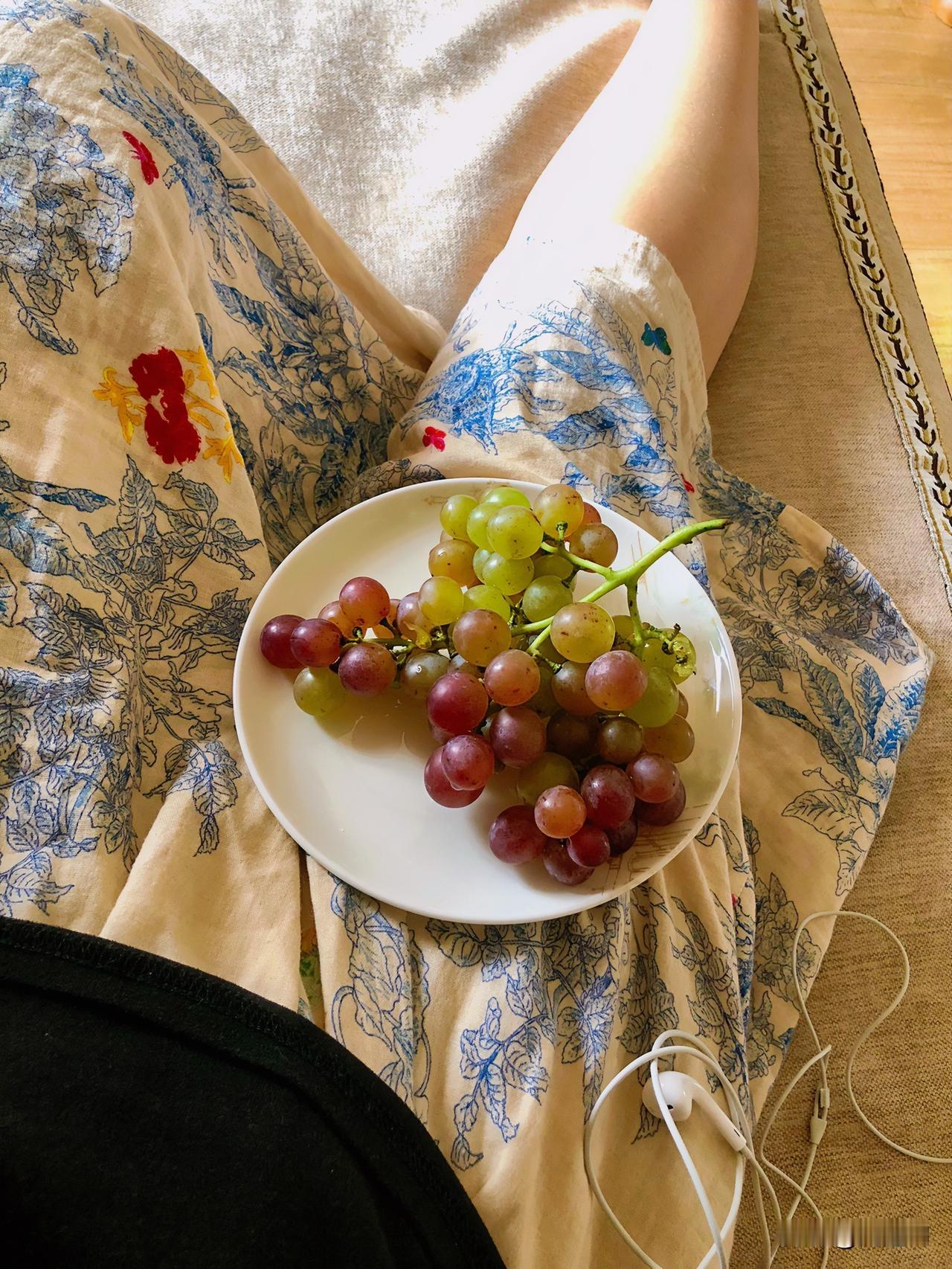 癌，这个东西看长在哪儿，49岁的同事媳妇，5年前2个乳房都动了刀，也没保住今年4