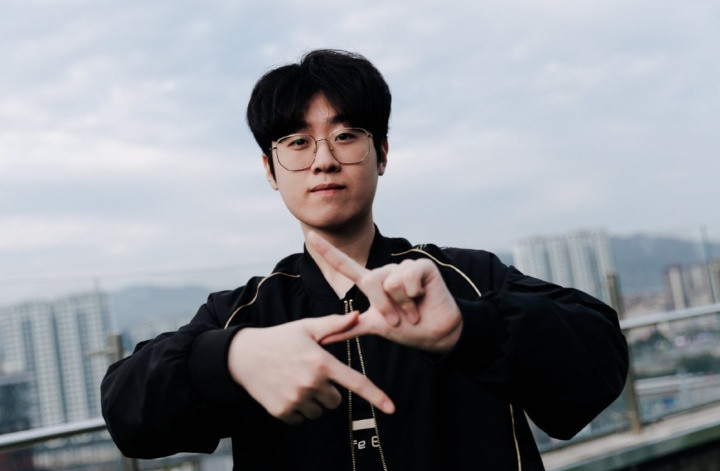 韩网T1粉丝爆料: Zeus曾要求冠军皮W效果去掉T1队标