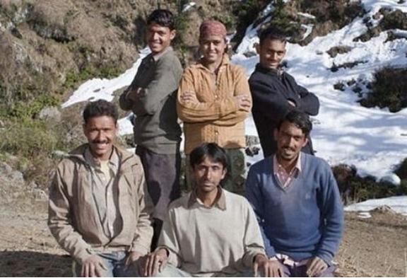 尼泊尔“一妻多夫”该如何生活？妻子苦不堪言：晚上和兄弟在一起，一点都不幸福。