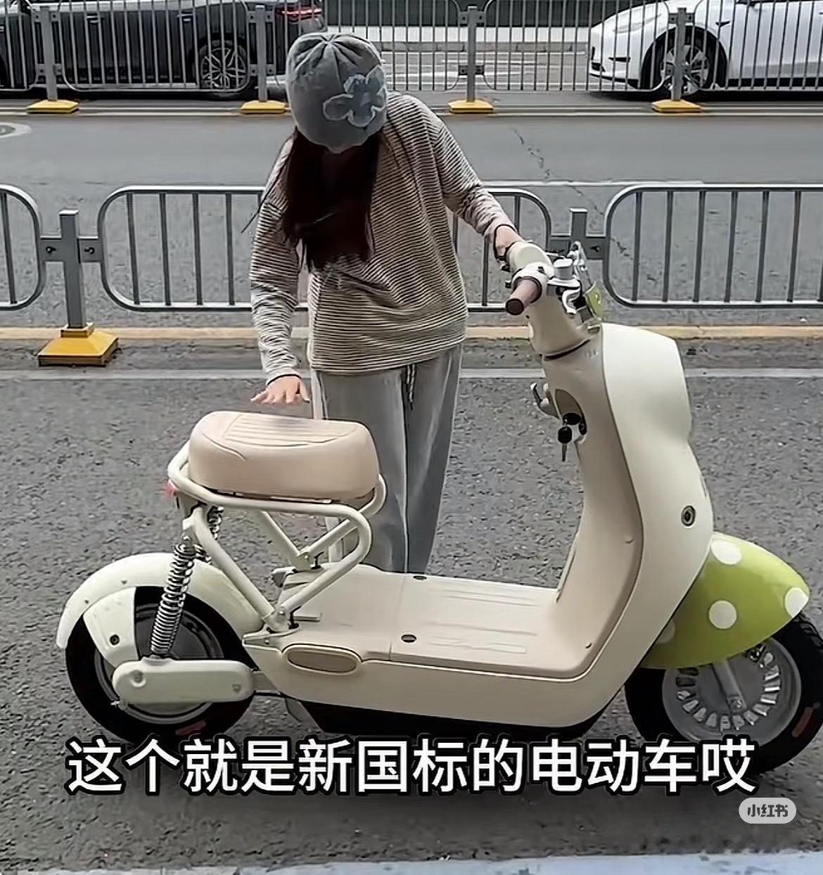 原来电动车改装热，早就有迹可循！现在街上跑的合规电动车，后座窄得孩子坐不下只