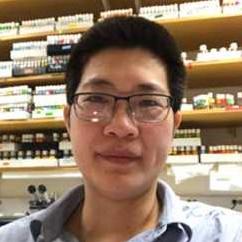 这个五一假期，有人出游散心、阖家欢聚，而辽宁丹东一群普通的蓝莓采摘务工人员，却遭