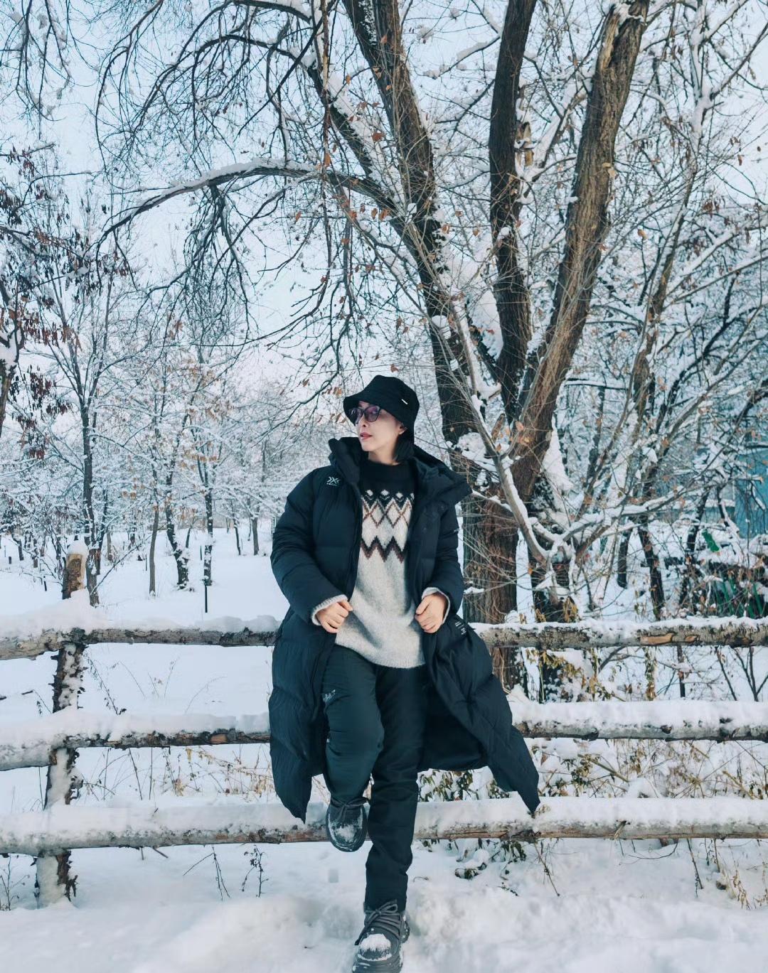 黄小蕾冬季穿搭，时尚又保暖，好看！你们觉得好看吗？哇，下雪了！这是哪里呀？看