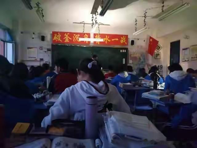 升上重点高中后，你会发现！变化一：学习氛围完全不同！初中阶段有很多自己不学，
